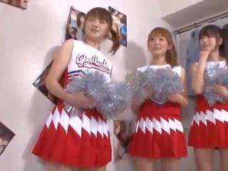 Tre grande tette giapponese cheerleaders compartecipazione prick