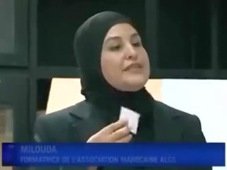 Arab miláčik puts kondóm od ústa