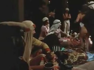 Ilsa, harem रक्षक की the तेल sheiks (1976)